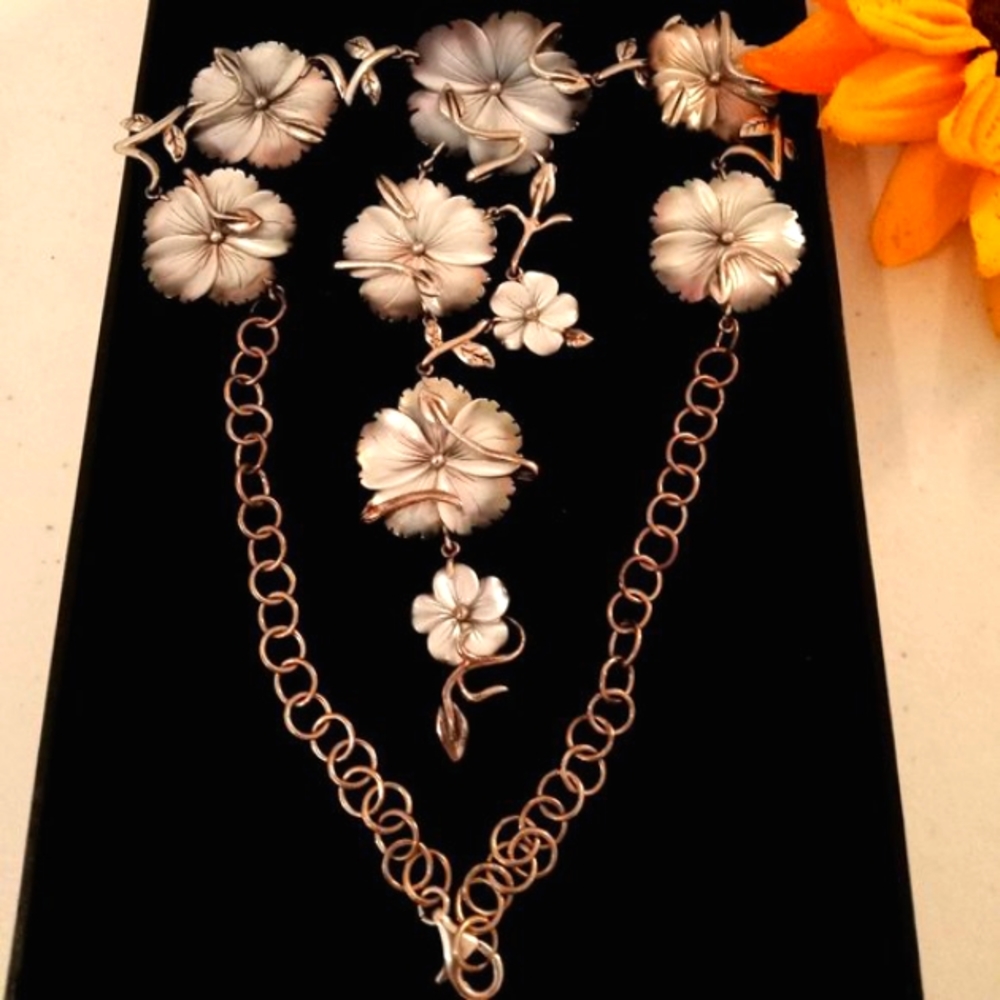 ๐FREE GIFT INCLUDED ๐ NEW Mother of Pearl Necklace Flowers - Picture 4 of 10